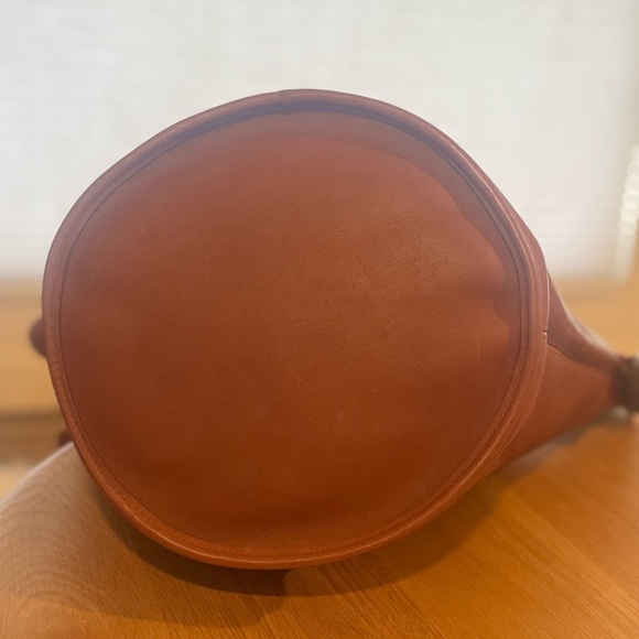 COACH Vintage 9085 Leather XL Duffle Bucket Shoulder Bag in British Tan - Picture 7 of 9